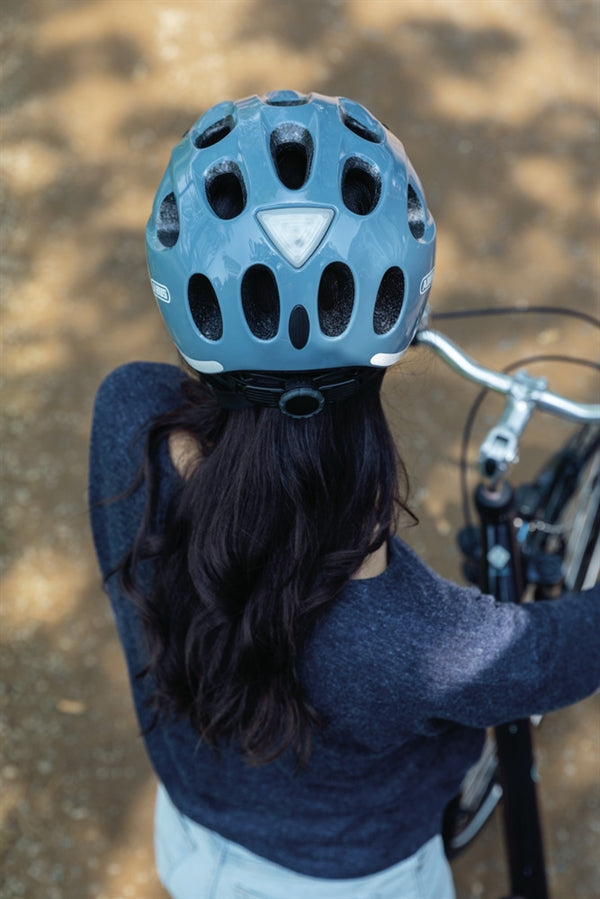 Abus Youn-I Ace Glacier Blue | blå allround cykelhjelm med LED lys bagpå